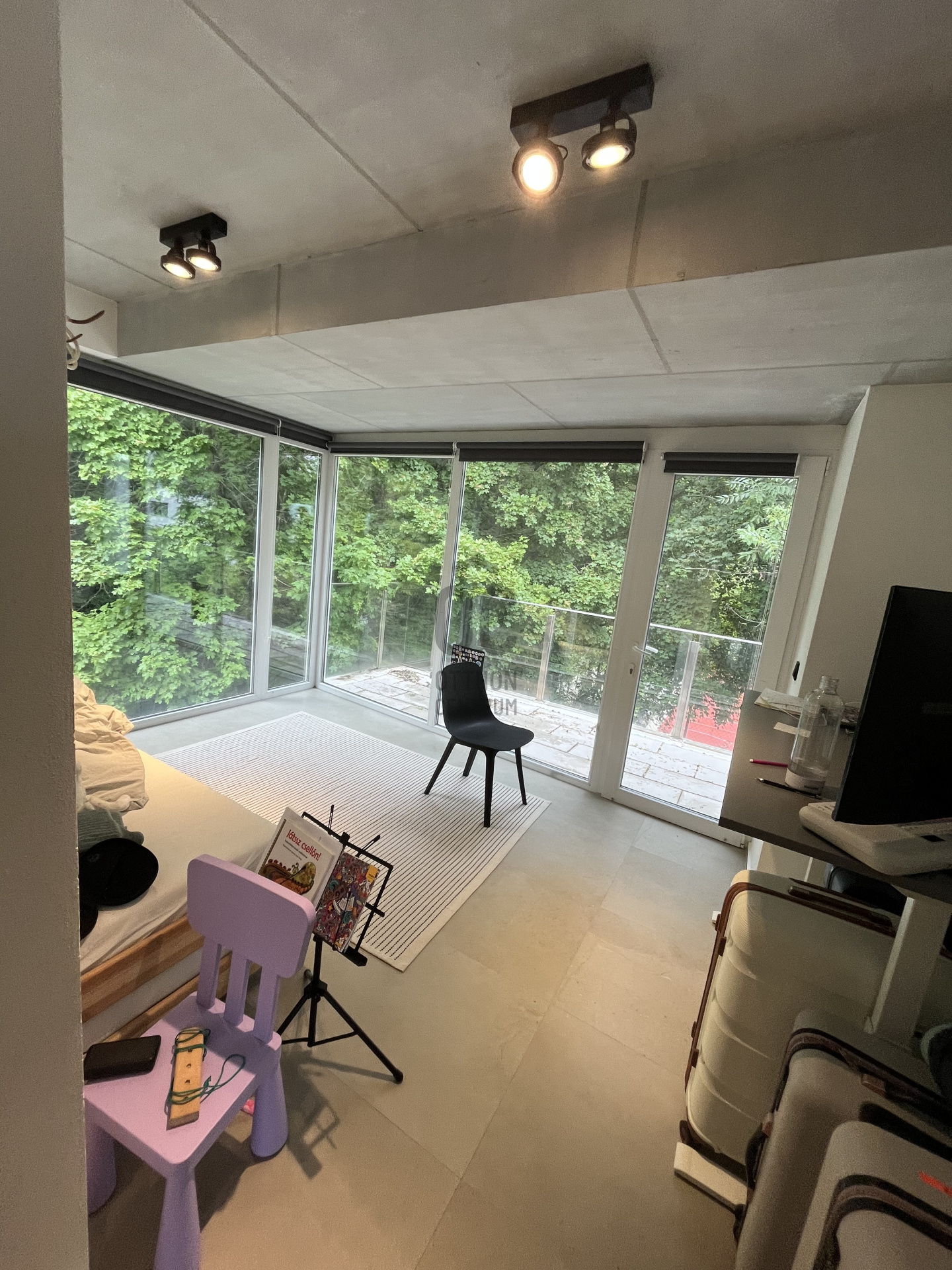 Gallery zoom image