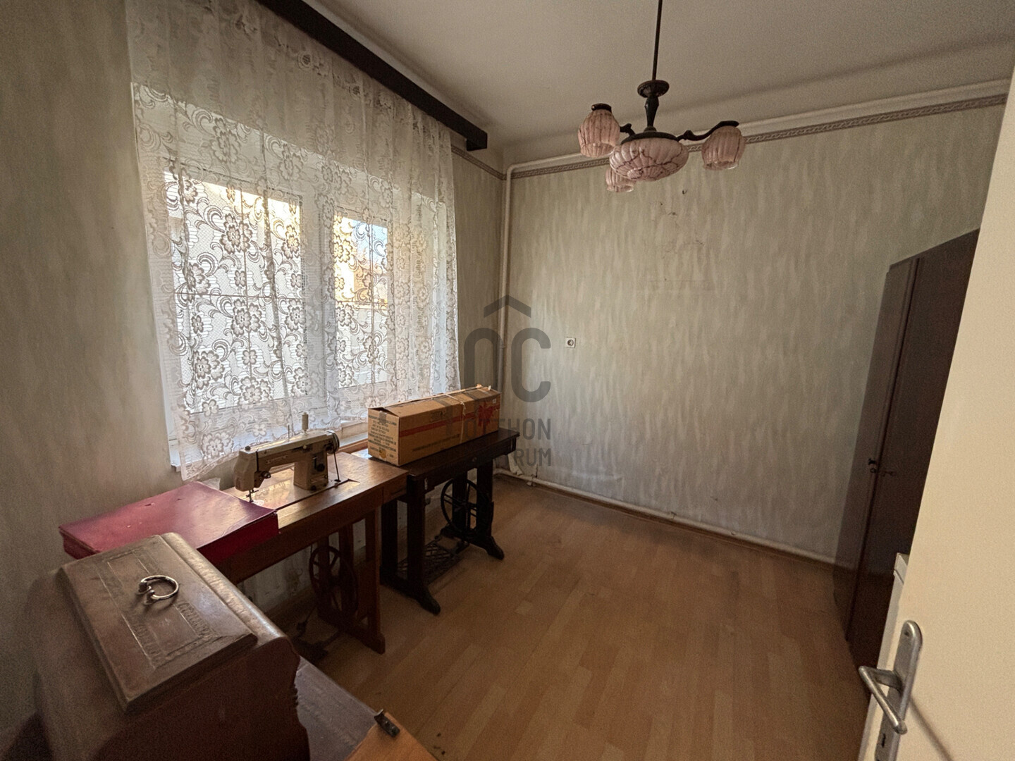 Gallery zoom image