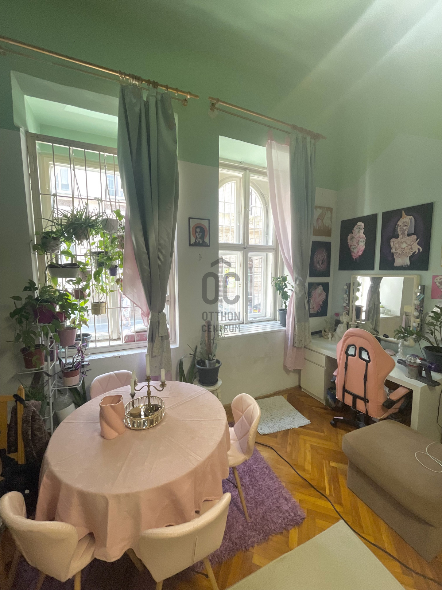 Gallery zoom image
