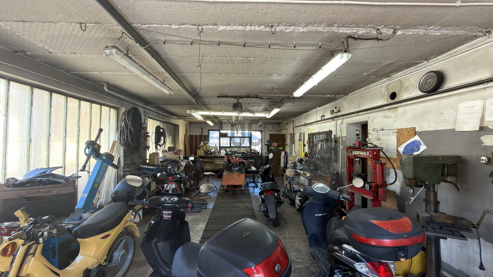 Gallery zoom image