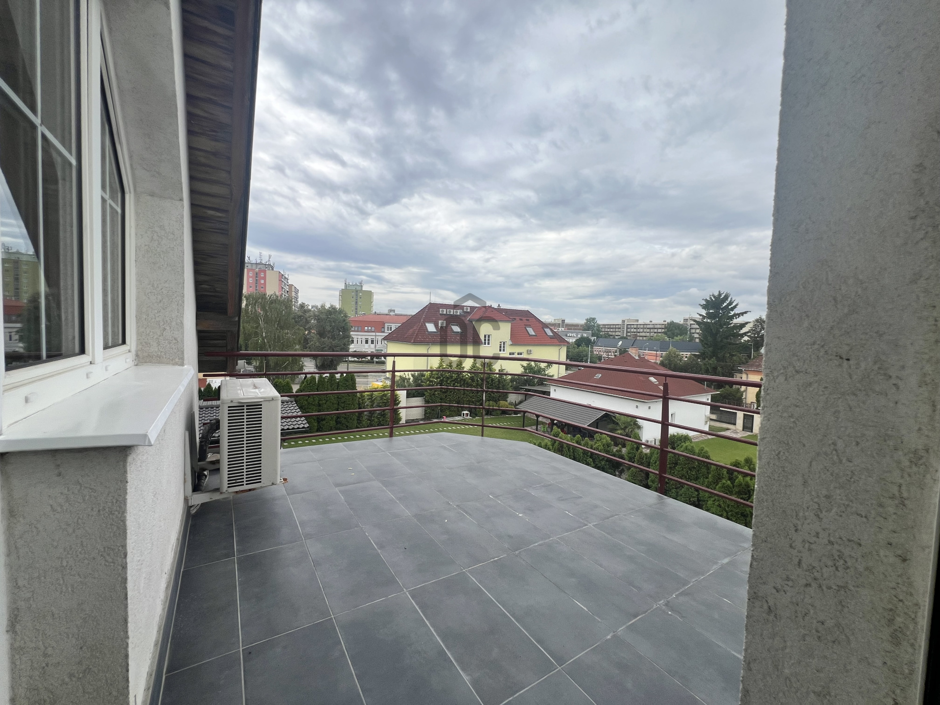 Gallery zoom image