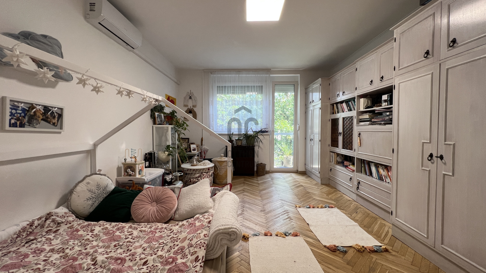 Gallery zoom image