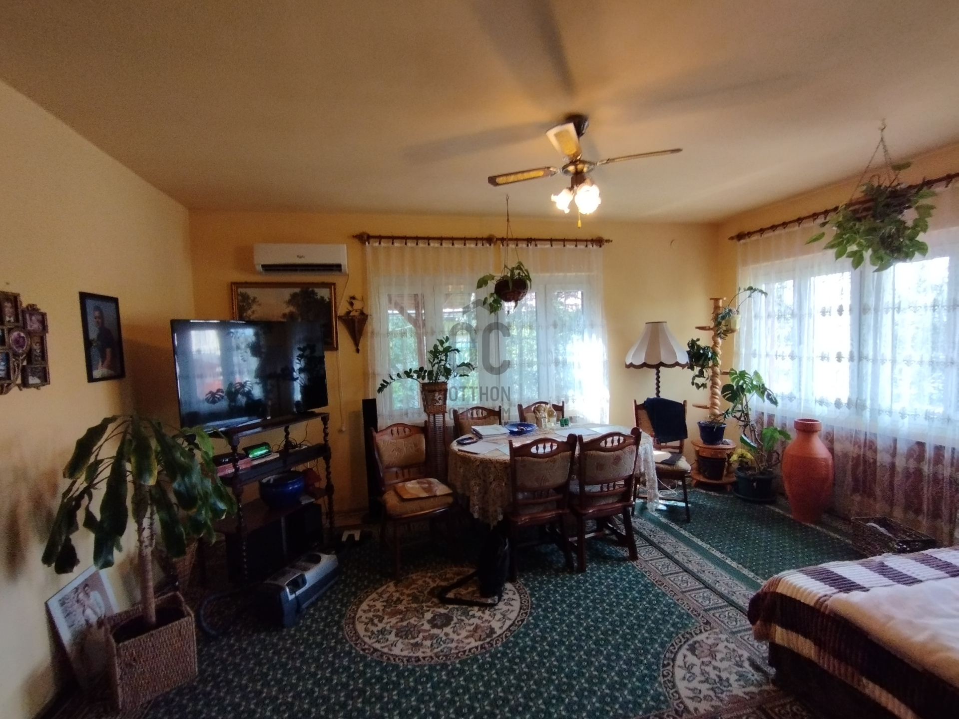 Gallery zoom image