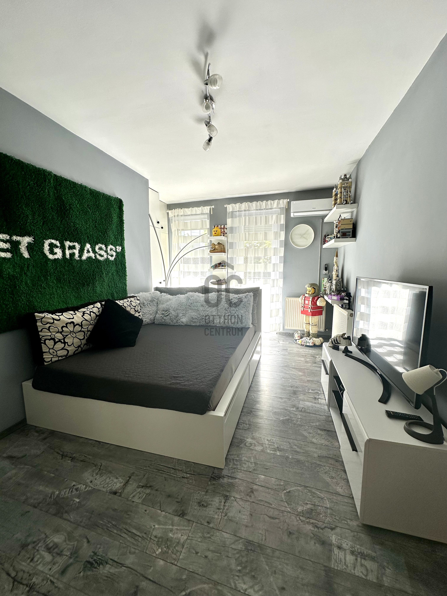 Gallery zoom image