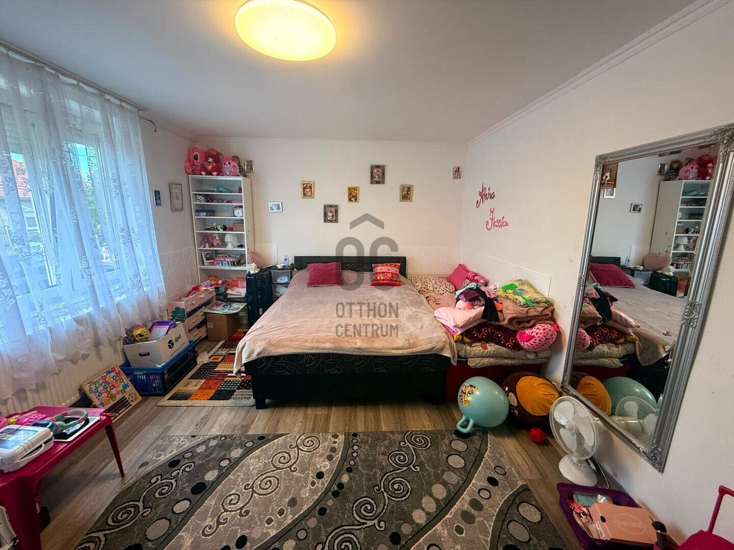 Gallery zoom image