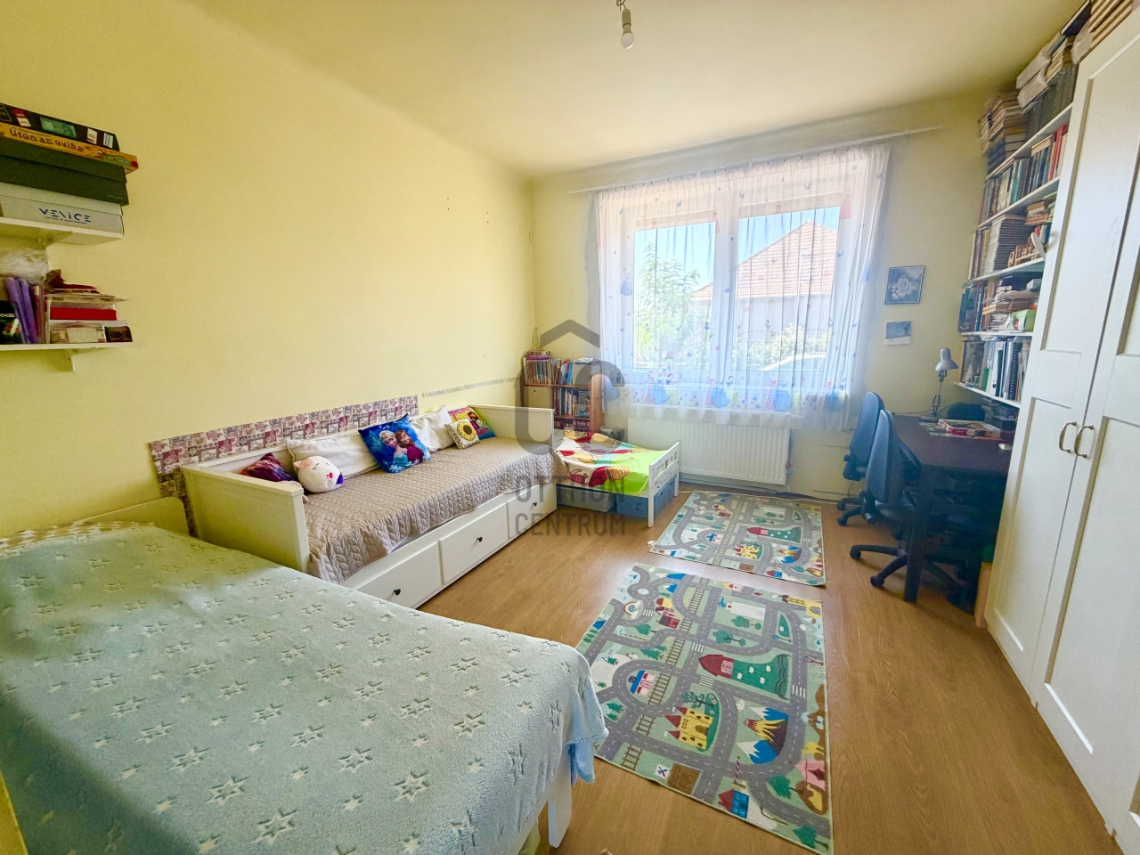 Gallery zoom image