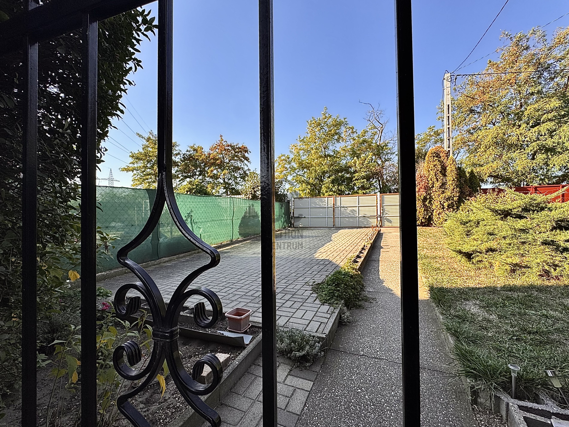 Gallery zoom image